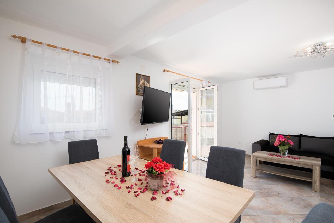 Apartmani Dujmovic Medulin Ngoại thất bức ảnh