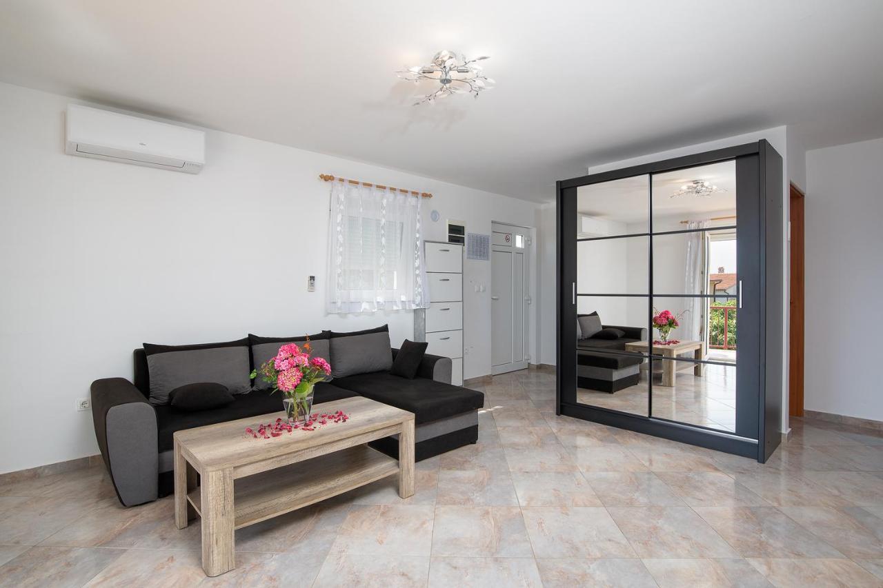 Apartmani Dujmovic Medulin Ngoại thất bức ảnh